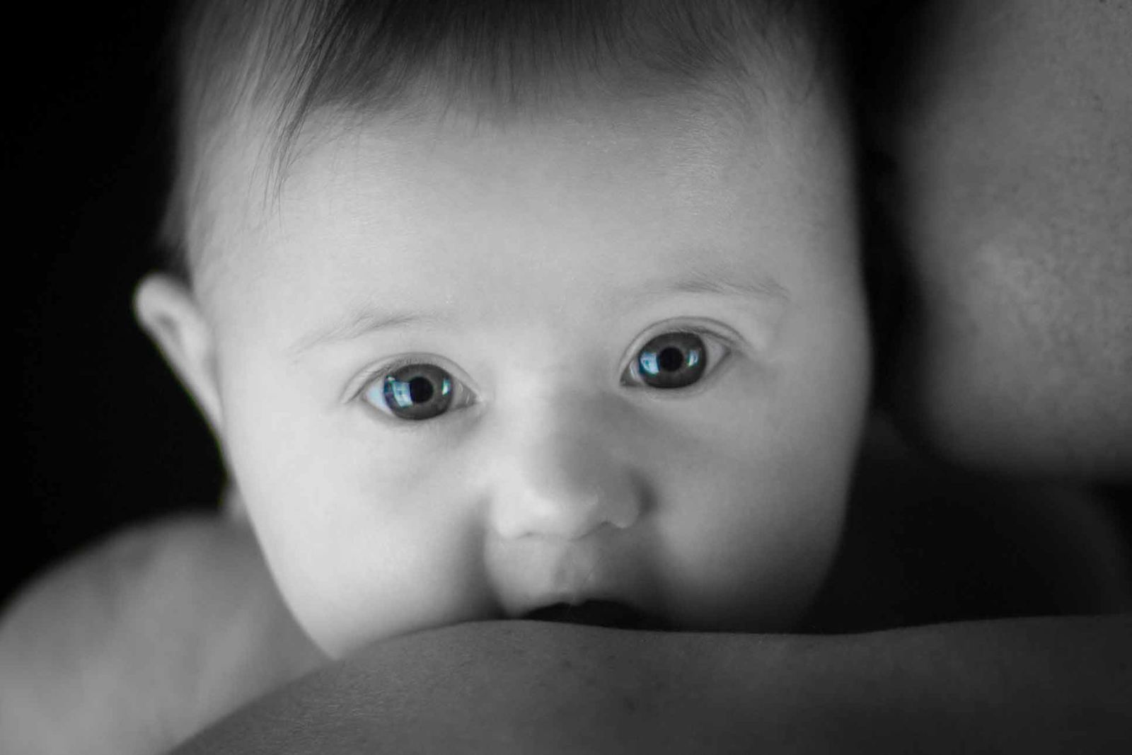 Bébé aux yeux bleus, photo naissance