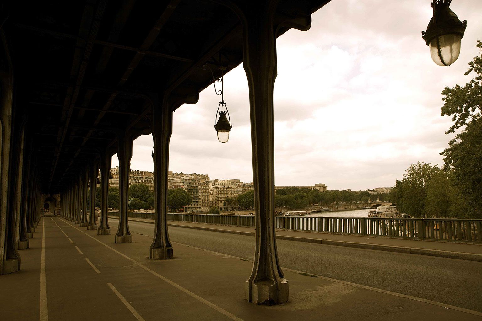 Photo voyage et animaux – urbain pont du metro